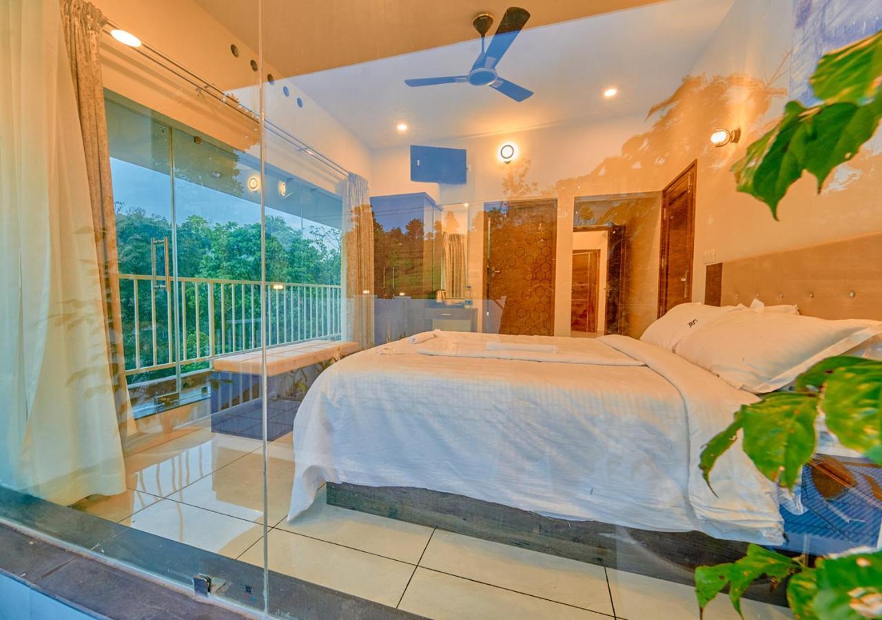 Glen Castle Vagamon Pool Resort By Voye Homes Exterior photo