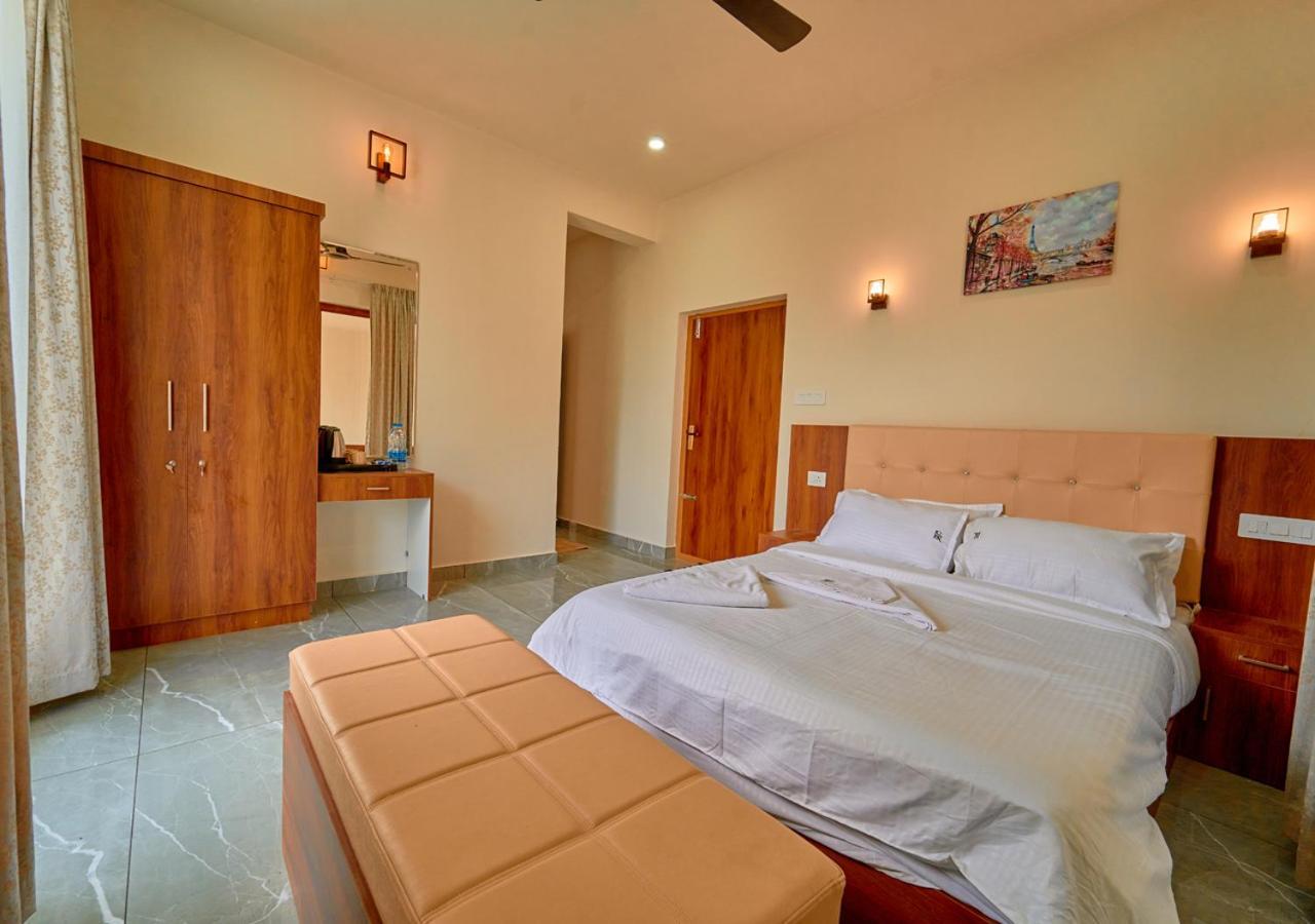 Glen Castle Vagamon Pool Resort By Voye Homes Exterior photo