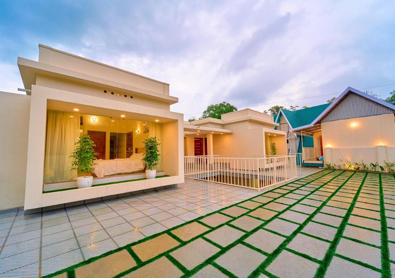 Glen Castle Vagamon Pool Resort By Voye Homes Exterior photo