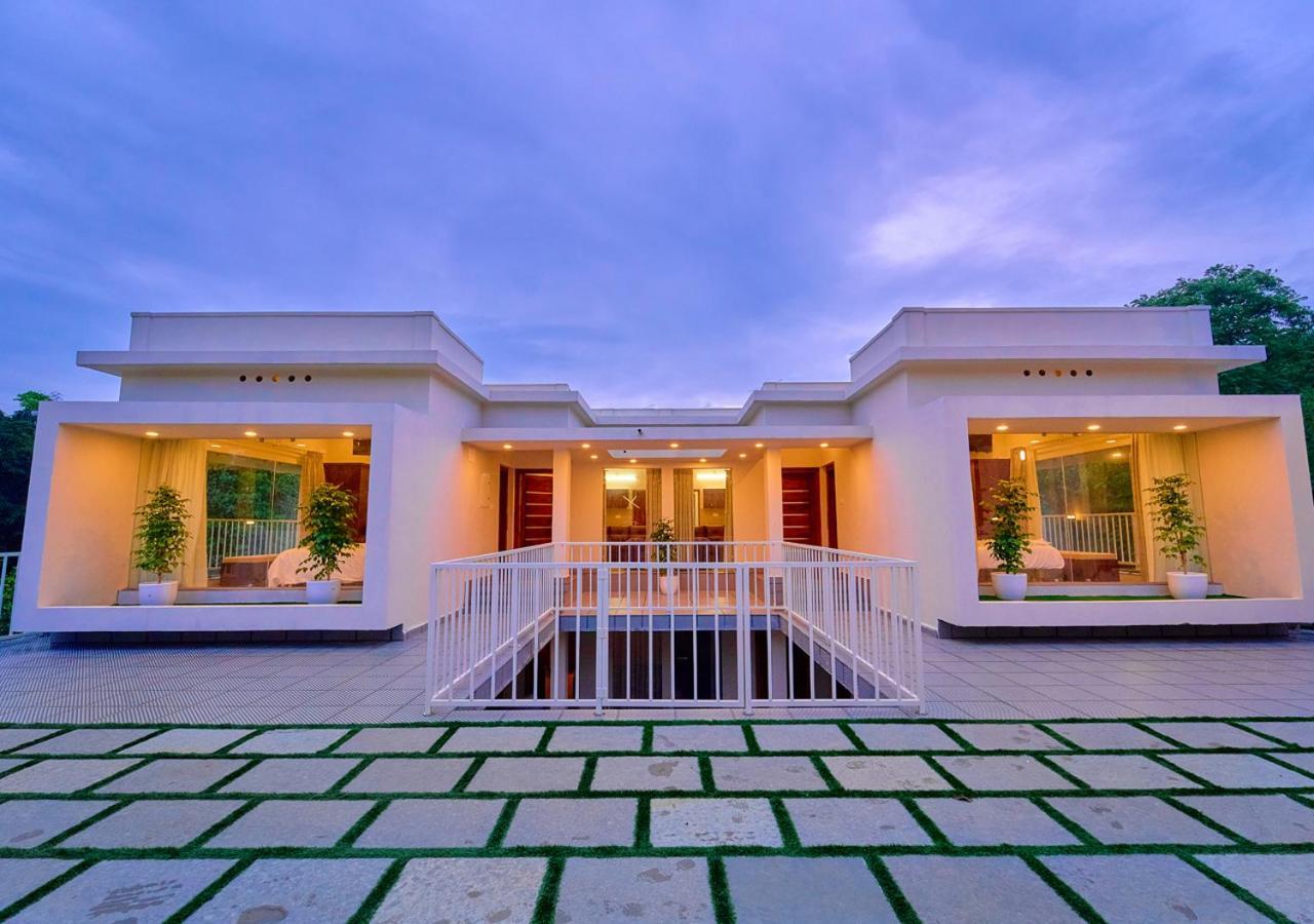 Glen Castle Vagamon Pool Resort By Voye Homes Exterior photo