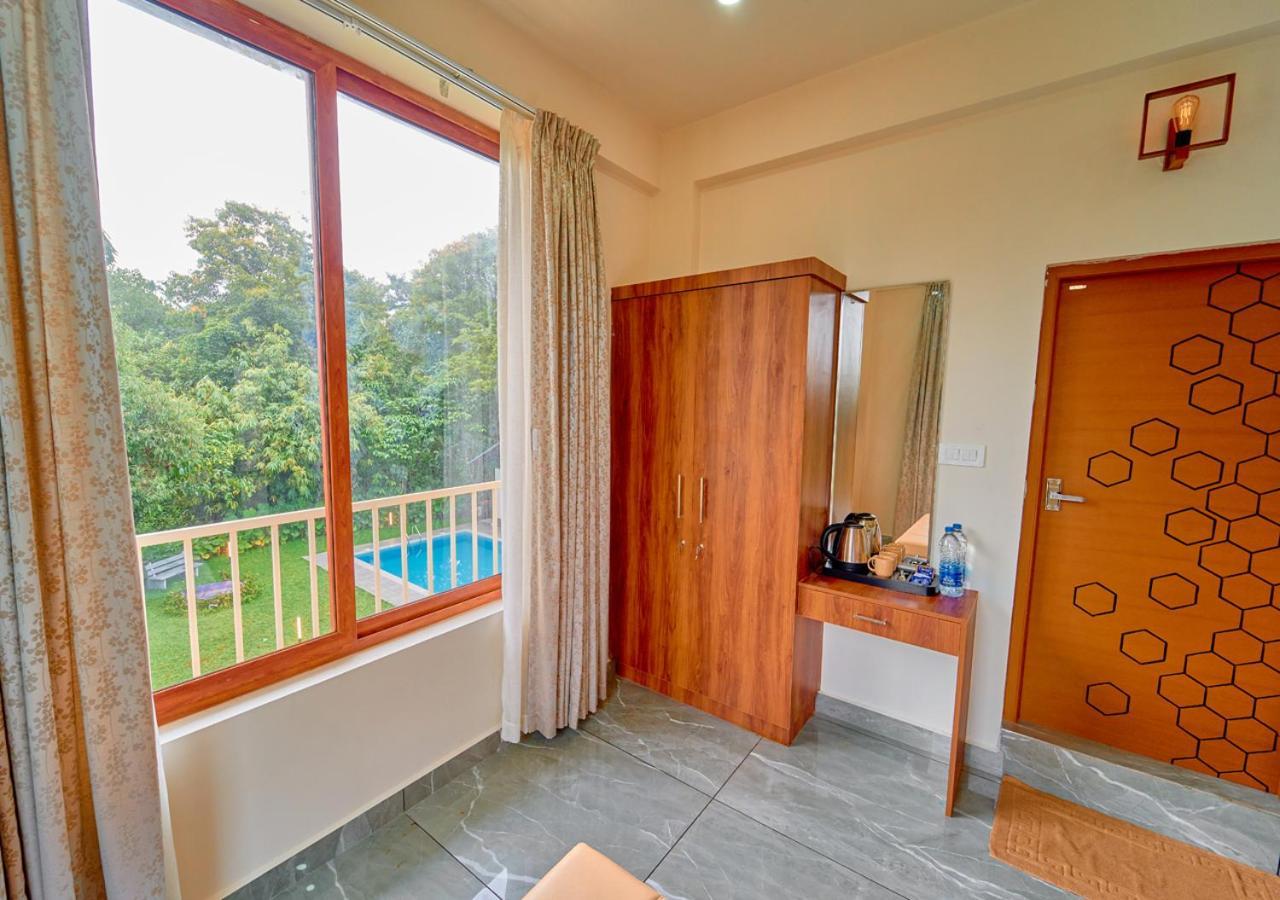 Glen Castle Vagamon Pool Resort By Voye Homes Exterior photo