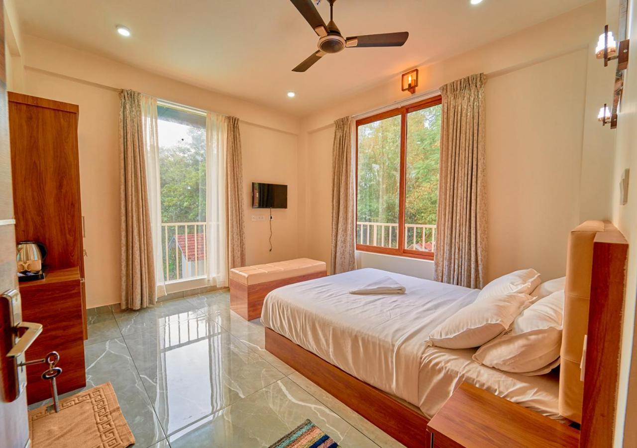 Glen Castle Vagamon Pool Resort By Voye Homes Exterior photo